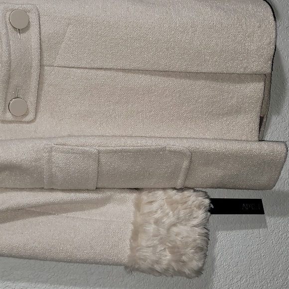 NEW! Apt. 9 Cream w/Faux Fur Wrists & Collar Jacket Sz. S - Picture 10 of 15